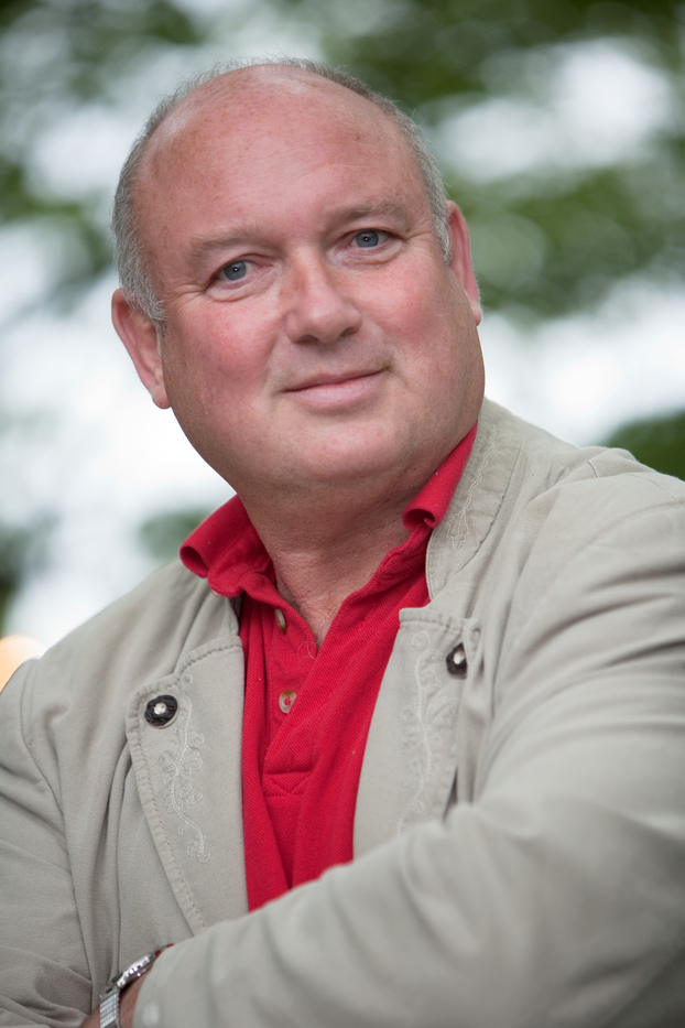 Louis de Bernières